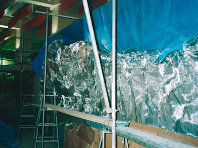 GRC擬岩の下地型出し、ラス張りの様子