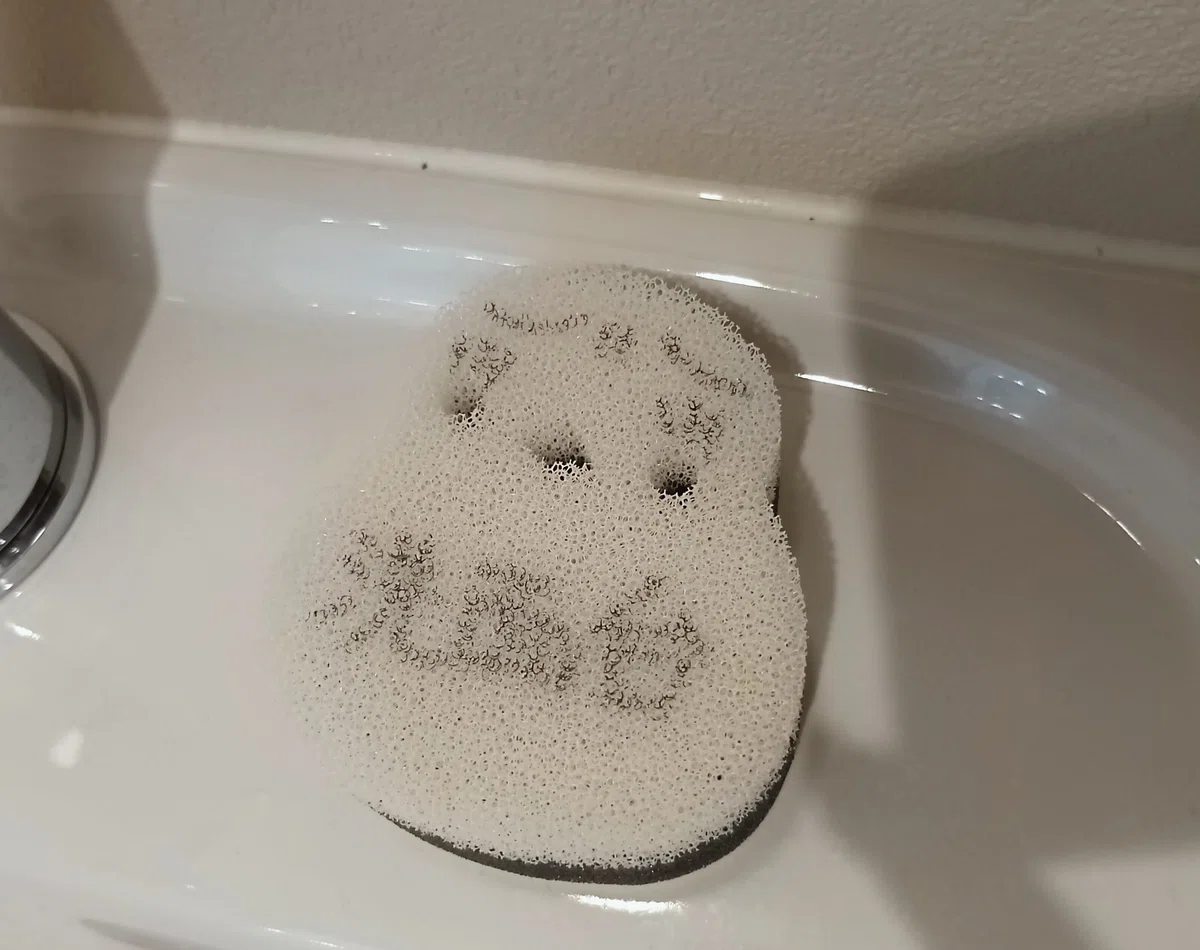 困った顔のシマエナガのスポンジの画像