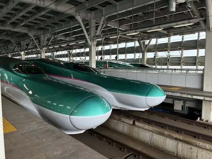 新青森駅停車中のＥ５系はやぶさの写真