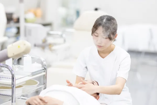 幅広いスキルを身につけ、
トータルビューティーの
ファッションセンスを磨く！