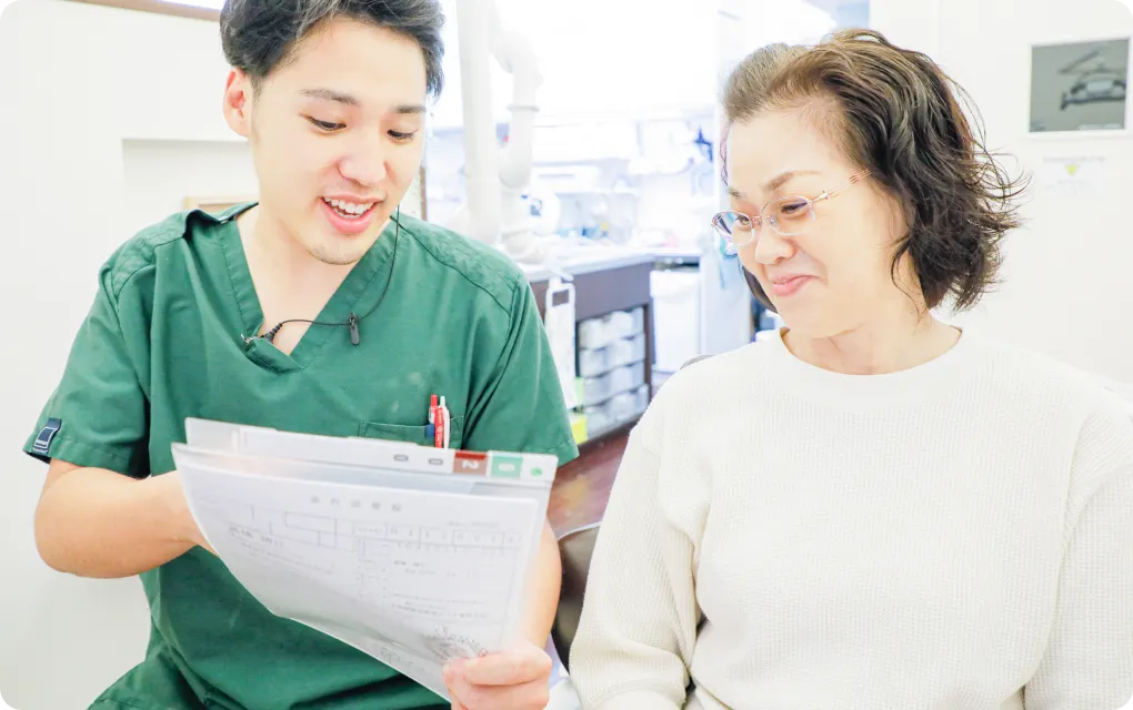 医療初診カウンセリングの流れ：ご説明の様子