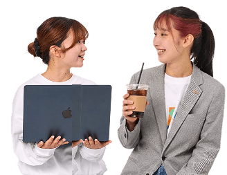 楽しげな雰囲気で会話をする女性二人