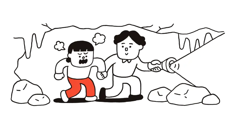洞窟の中を歩く母親と父親
