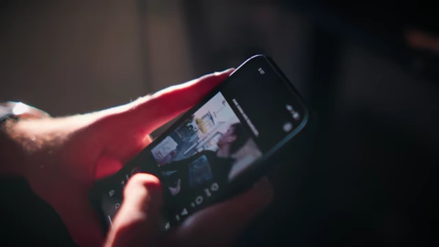 Scrolling on a smartphone, a major source of time waste