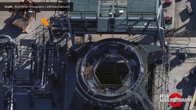 Cryogenic pipes exiting the bunker towards the static fire stand, receiving protection from steel boxes, and vertical pipes for the Ship Quick Disconnect.