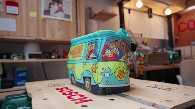 A vibrant Scooby-Doo lunchbox, symbolizing an eye-catching thumbnail/title.
