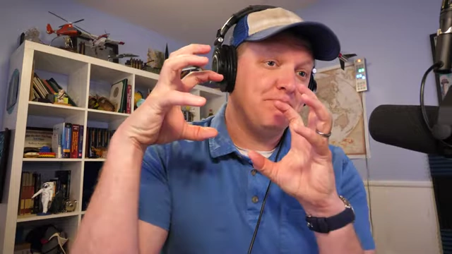 Destin Sandlin explaining fission (atoms splitting) with hand gestures.