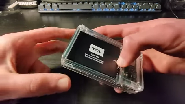 The clear resin casing revealing the interchangeable battery