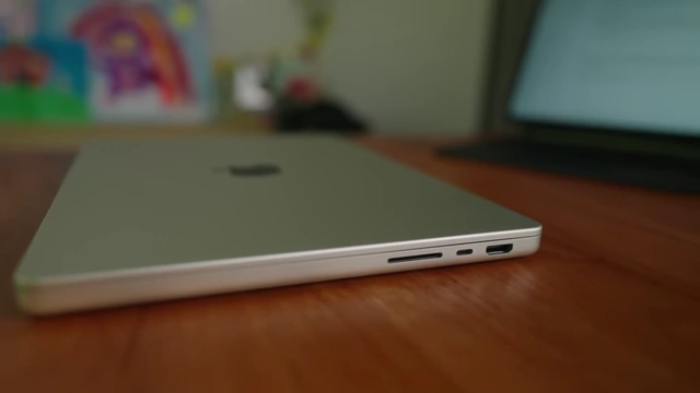 HDMI 2.1 port on the M5 MacBook Pro, supporting 4K 120Hz and 8K output