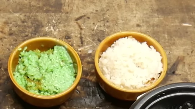 Close-up of the white, uncooked Malort rice.