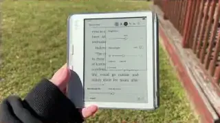 Kobo Libra Color being used outdoors in direct sunlight, demonstrating screen legibility