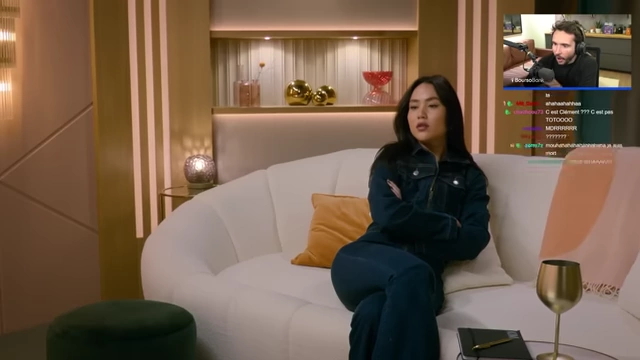 Kim affiche une expression de déception après avoir réalisé qu'elle avait confondu Clément avec Thomas.