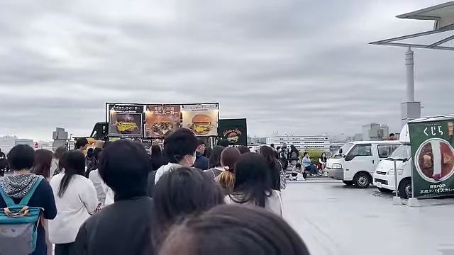The crowded outdoor food truck area at Design Festa, highlighting long lines and cold weather.