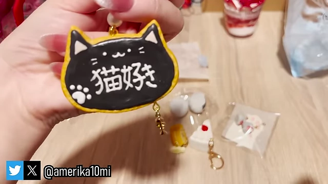 A cat-shaped cookie keychain with "Cat Lover" written in icing.