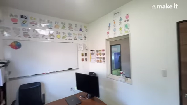 Lexi's English conversation classroom setup with a whiteboard and learning posters.