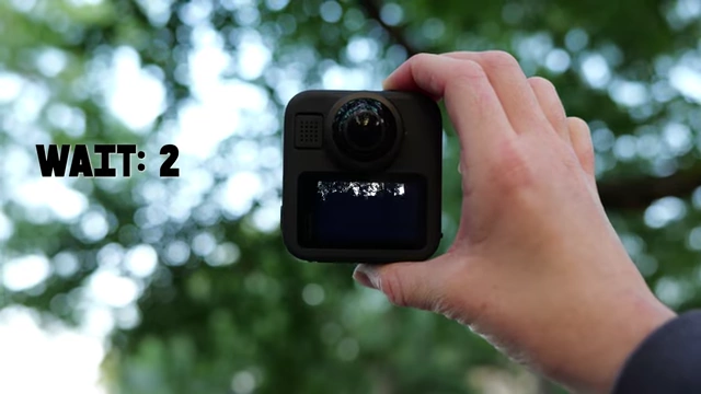 Countdown on the GoPro Max 2 screen indicating boot time