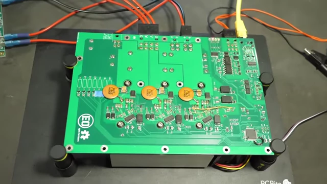 An assembled servo drive circuit board