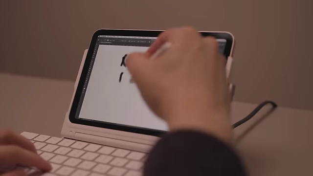 An iPad Mini connected to the Mac Mini via Duet, with a stylus being used