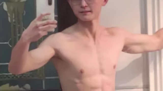 Xiao Ai proudly displaying his lean, muscular physique after incorporating running and weight training