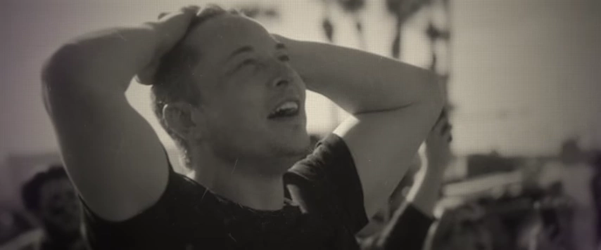 Elon Musk痛苦地抱头，象征着巨大的压力和挑战。