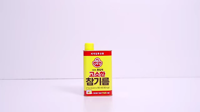A can of Ottogi 100% Roasted Sesame Oil.