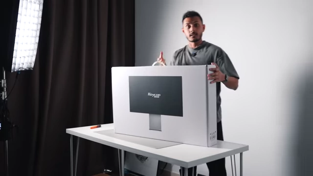 The Kuycon G32P's retail box, showcasing its Apple-inspired design and listing its 6144x3456 resolution.
