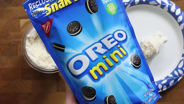 Recommended mini Oreos for maintaining crunchiness during mixing.