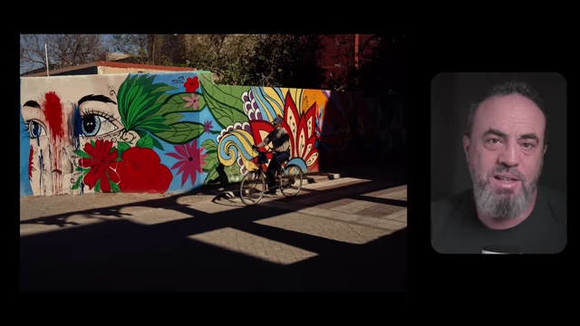 Illustrating changing light conditions on a street, posing a challenge for full manual settings