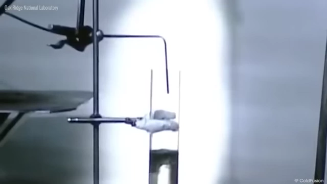 Experiment demonstrating molten salt flowing without boiling