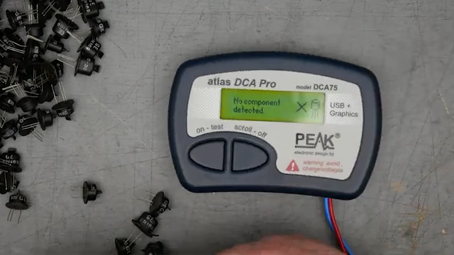 The Peak Atlas DCA75 displaying "No component detected.", indicating a faulty transistor or poor contact.
