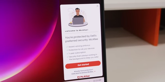 一台全新的 Windows 笔记本上弹出 McAfee 安全软件的广告