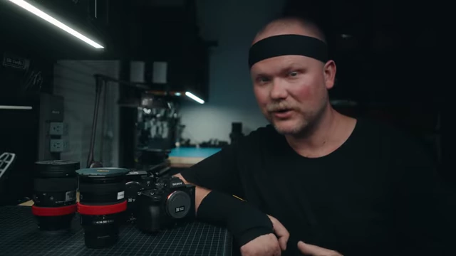The speaker showcases a Sony A7IV camera body alongside recommended zoom lenses.
