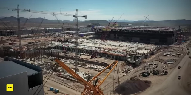 Large-scale construction of TSMC's new chip fabrication plant in Arizona