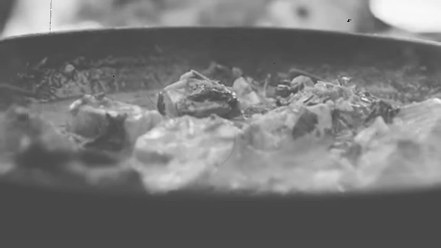 热气腾腾的炖菜或砂锅菜，是60年代英国冬季家庭重要的热源