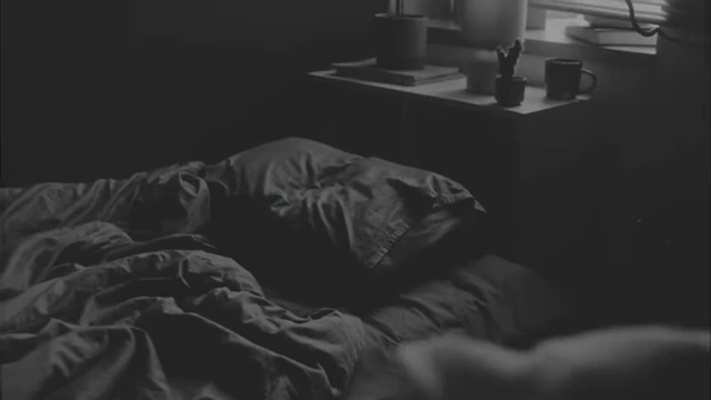 一个被关闭的空房间，显得阴冷