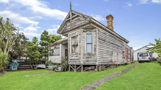 Dilapidated "dunger" property in Auckland, New Zealand