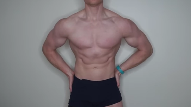 The speaker at 15% body fat, showing visible but not sharply etched ab lines.