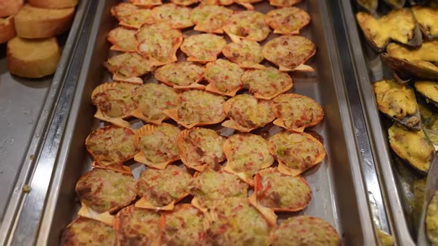 Baked scallops or crab in shells.