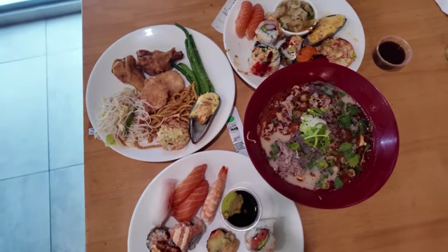 The first round of selections, including sushi, hot dishes, and a Malatang bowl.