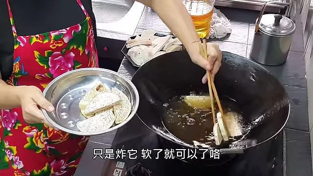 Frying taro slices until softened and lightly golden brown.
