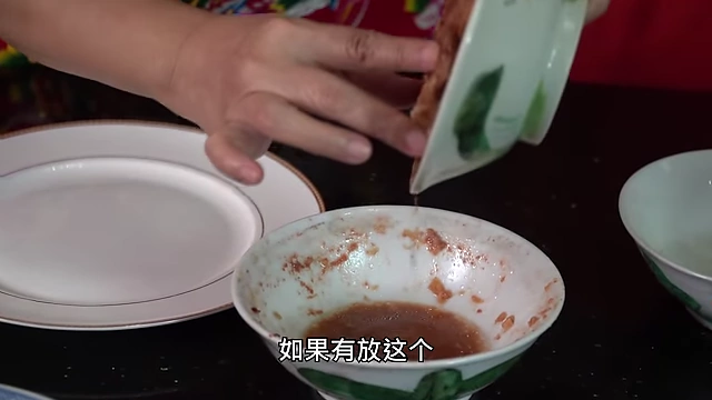 The uncovered dish yields more liquid, resulting in a more diluted sauce.