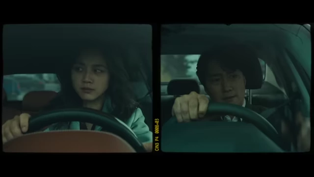 Hae-jun and Seo-rae in separate cars, their mirrored expressions highlighting both their repeating actions and underlying ambiguity.