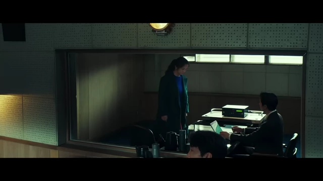 The interrogation room, featuring the crucial mirror behind the characters.
