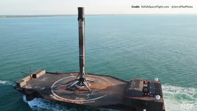 Falcon 9 Booster 1067, a record-breaker with 30 recoveries, returning to port