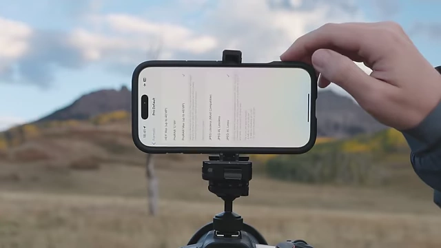 iPhone 16 Pro settings menu showing different ProRAW formats including JPEG-XL options.