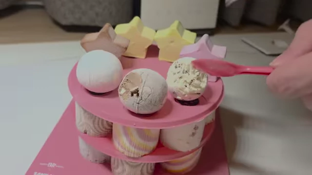 Baskin-Robbins ice cream sampler cake with various flavors