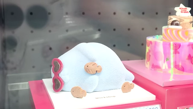 Unique seal-shaped ice cream cake at Baskin-Robbins