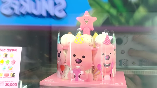 Loopy-themed multi-tier ice cream cake at Baskin-Robbins