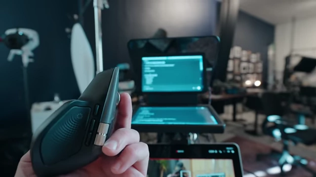 Mouse scroll wheel being used to control the teleprompter notes