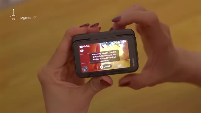 Insta360 GO Ultra's screen displaying the 'Pause Recording' feature
